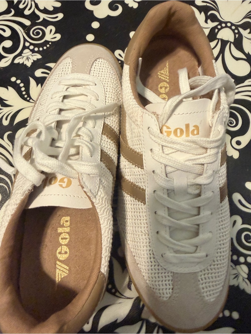 Gola